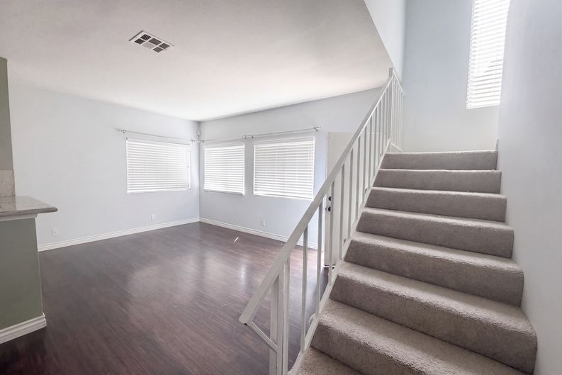 Photo 3 of 15 of 68 Maegan Pl, Thousand Oaks, CA
