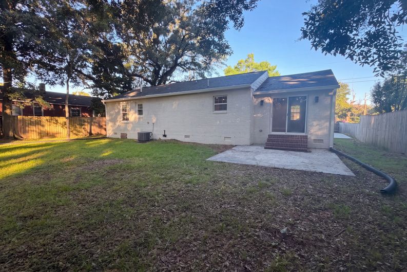 Photo 16 of 19 of 2697 Louise Dr, North Charleston, SC