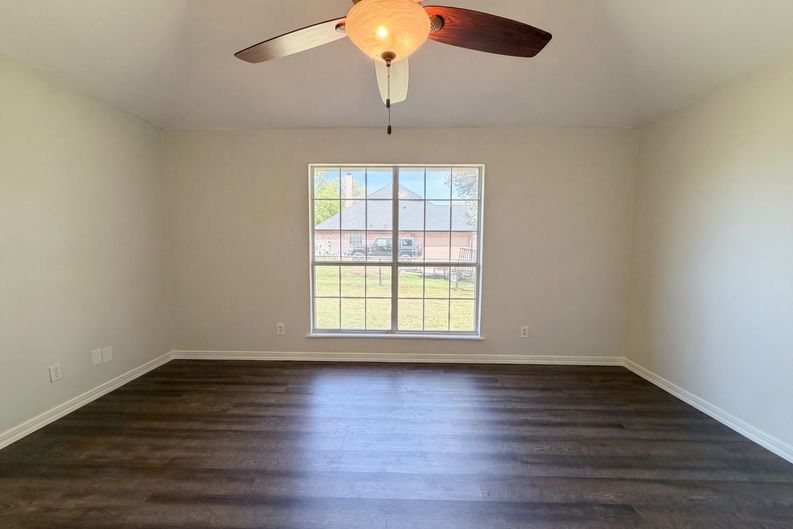 Photo 11 of 20 of 416 Fossil Rock Dr, Azle, TX