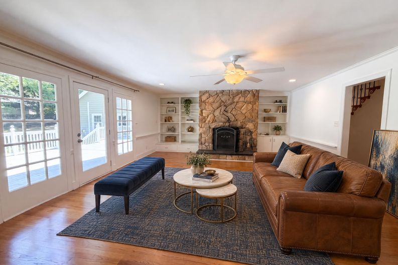 Photo 3 of 24 of 112 Queensferry Rd, Cary, NC