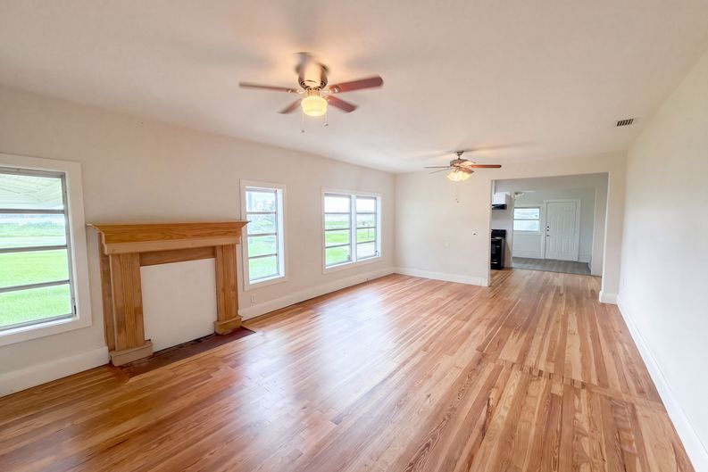 Photo 3 of 27 of 4805 Coronet Rd, Plant City, FL