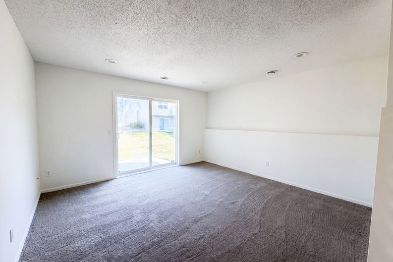 Photo 6 of 20 of 7476 Hampton Ln, Shakopee, MN