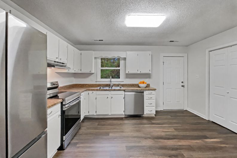 Photo 12 of 18 of 4051 Gordon Ct, Winston Salem, NC