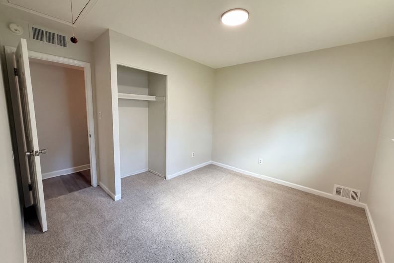 Photo 8 of 17 of 16108 Ziegler St, Taylor, MI