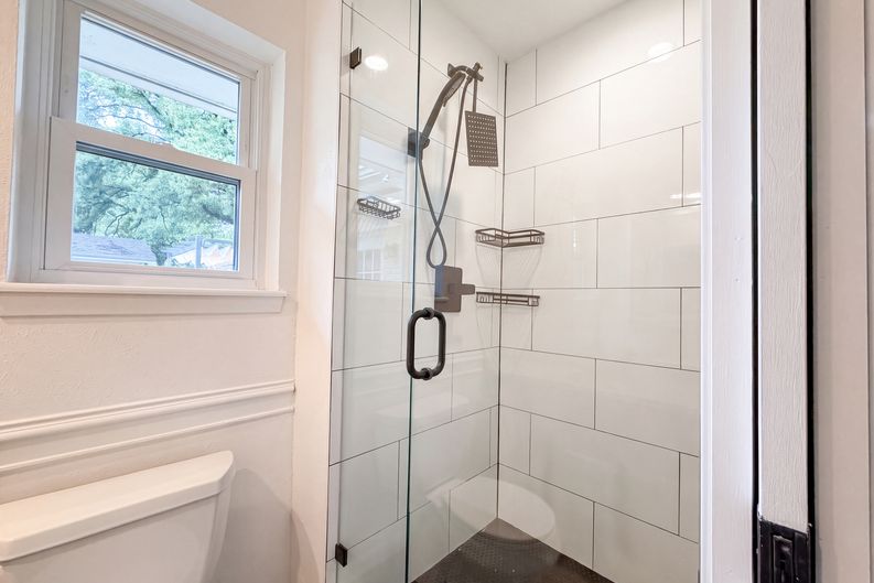 Photo 18 of 20 of 1805 Brookview Dr, Arlington, TX