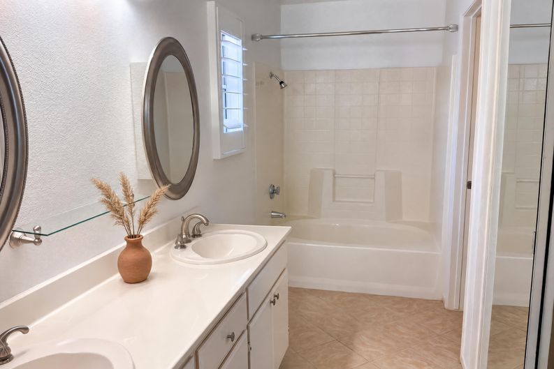 Photo 9 of 16 of 7776 Somerset Ln, Highland, CA