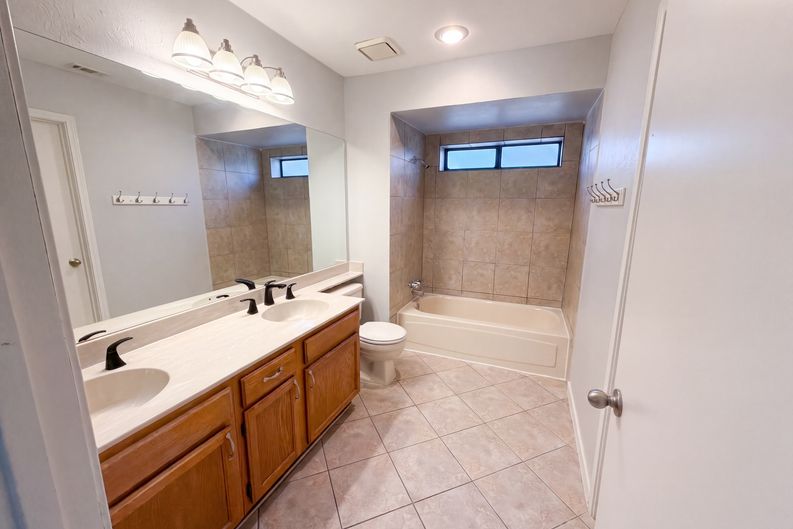 Photo 14 of 27 of 2226 Country Oaks Dr, Garland, TX