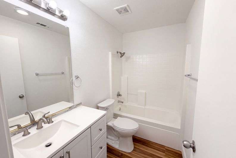 Photo 22 of 39 of 8460 Orchard Creek Way, Elk Grove, CA