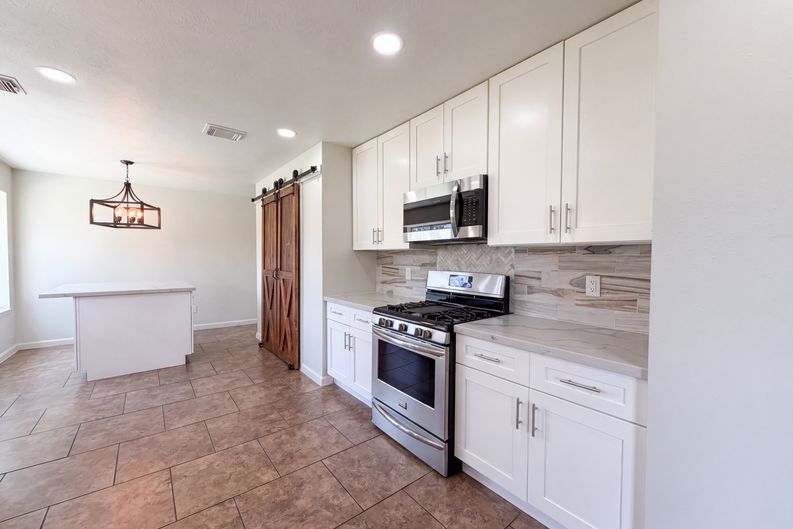 Photo 18 of 25 of 4519 S Ridgewalk Dr, Houston, TX