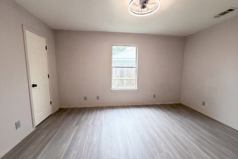 Photo 13 of 17 of 2708 Timberline Dr, Killeen, TX