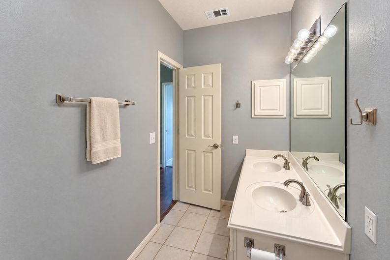 Photo 21 of 26 of 6023 Timber Oaks Rdg, Humble, TX
