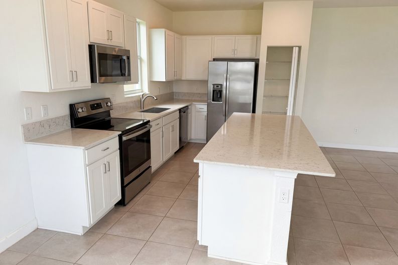 Photo 16 of 42 of 12473 NW Lynch Ln, Port Saint Lucie, FL