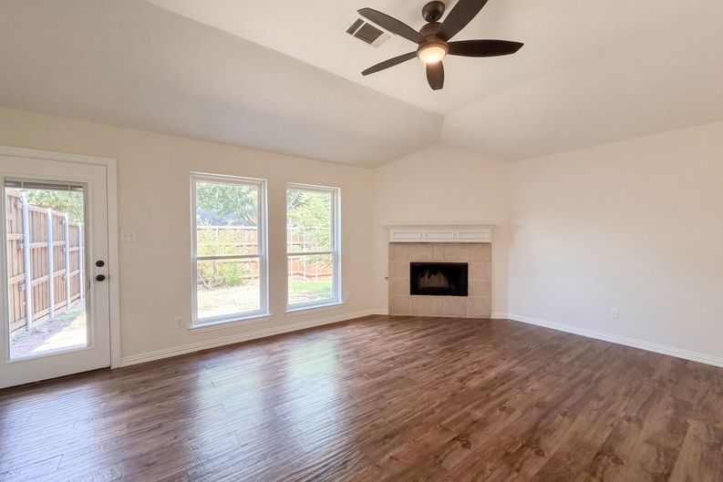 Photo 3 of 15 of 6312 Candletree Ln, McKinney, TX