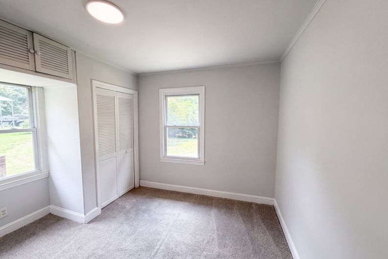 Photo 12 of 21 of 704 Morningside Dr, Mount Holly, NC