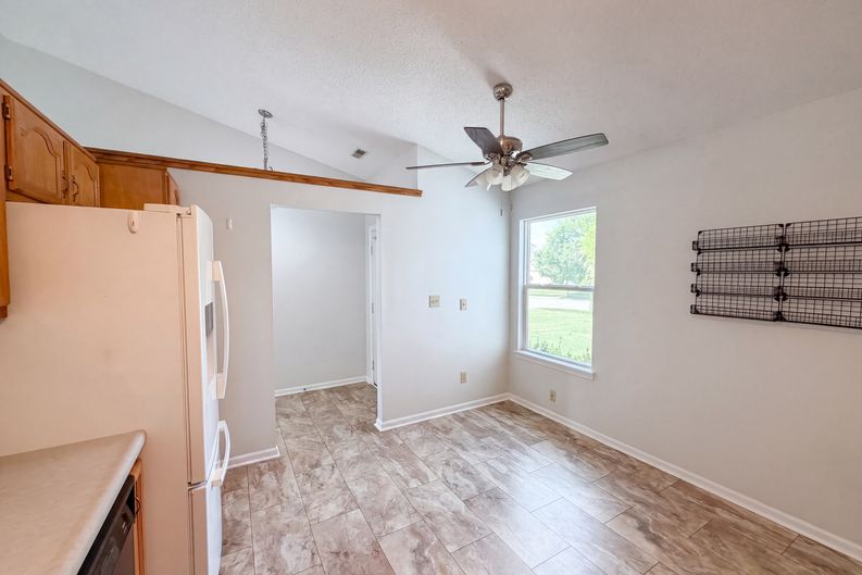 Photo 6 of 16 of 345 Leffler Dr, Indianapolis, IN