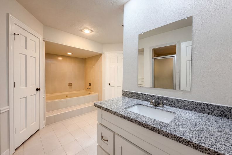 Photo 15 of 27 of 6902 Fawncliff Dr, Houston, TX