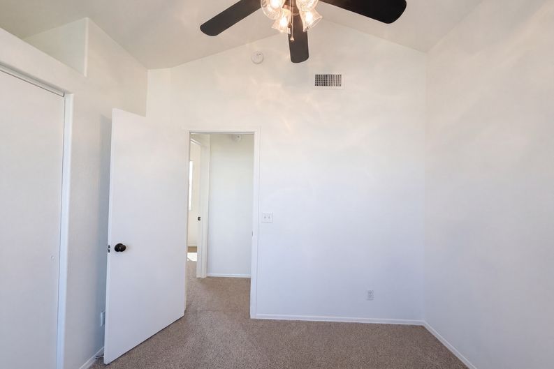 Photo 15 of 21 of 1114 S Tiago Dr, Gilbert, AZ