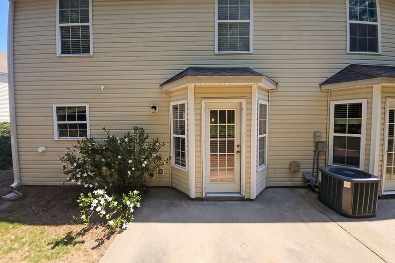 Photo 5 of 18 of 220 Fox Creek Blvd, Woodstock, GA