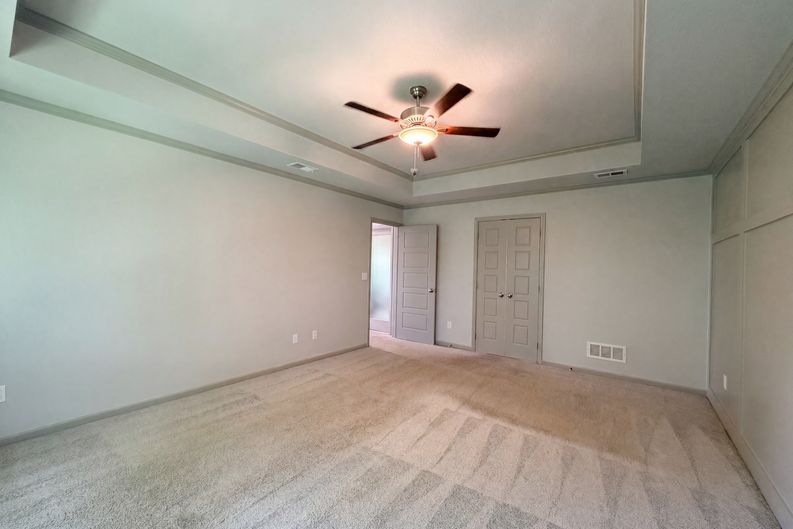 Photo 4 of 34 of 7540 N Amity Ave, Kansas City, MO