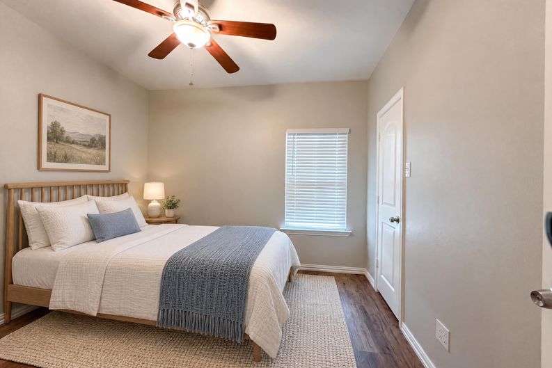 Photo 10 of 18 of 619 E Arlington Ave, Fort Worth, TX