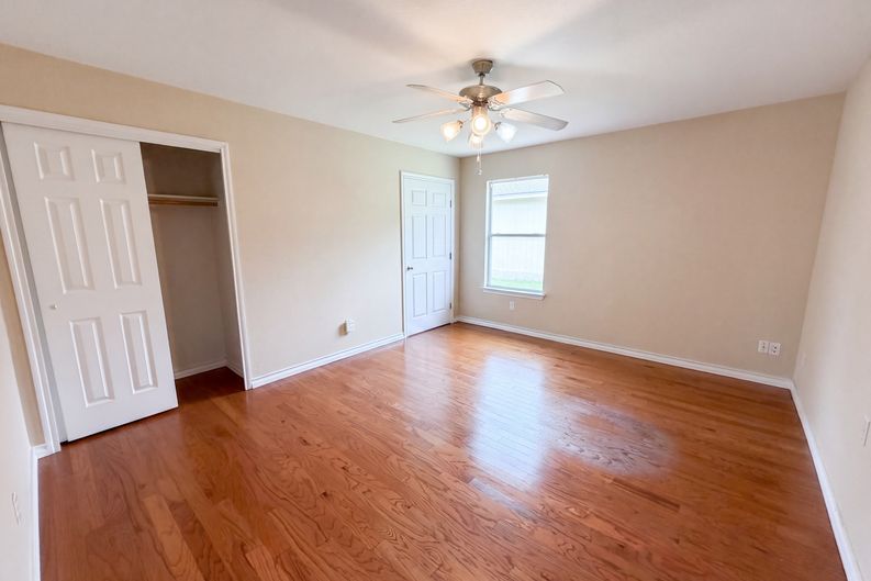 Photo 11 of 16 of 507 Decker Dr, Hutto, TX