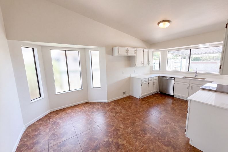 Photo 7 of 18 of 5840 N Belbrook Dr, Tucson, AZ