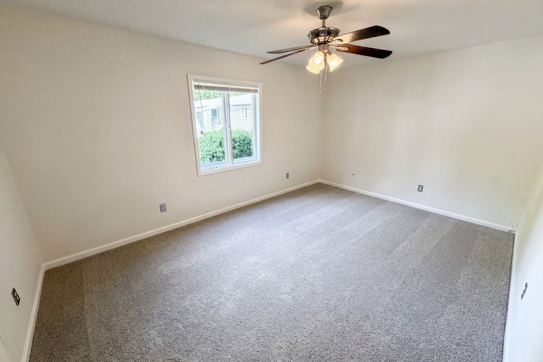 Photo 4 of 20 of 2020 Stoney Point Ln, Charlotte, NC