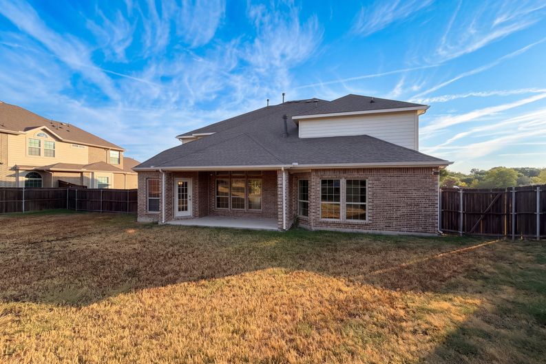 Photo 36 of 38 of 908 Heath Creek Dr, Desoto, TX