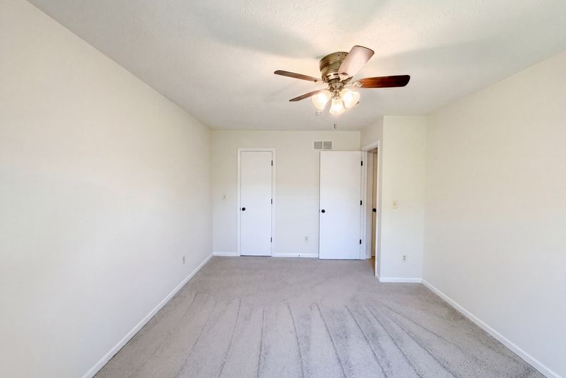 Photo 8 of 29 of 4976 Vicksburg Ln, Hilliard, OH