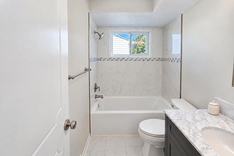 Photo 13 of 25 of 4720 McBane Ct, Columbus, OH