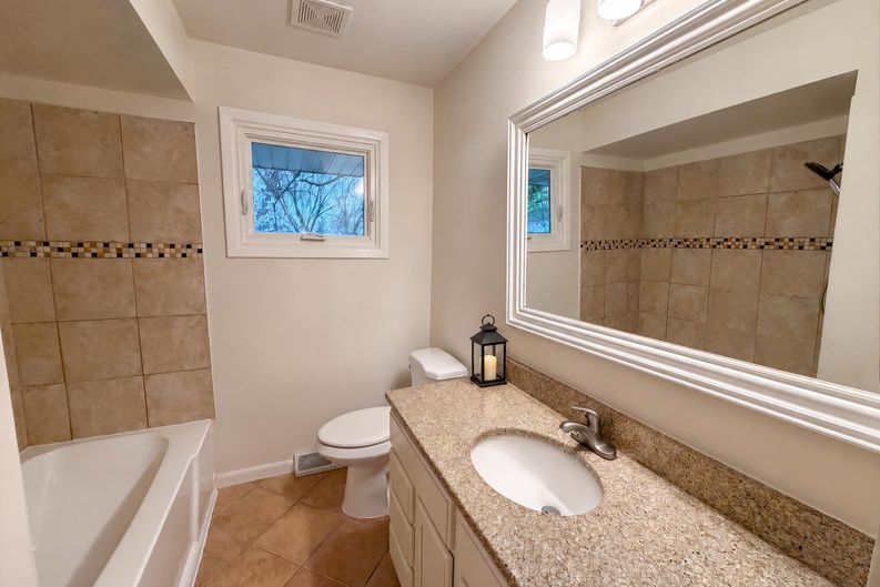 Photo 14 of 22 of 2807 Ohenry Rd, Brooklyn Center, MN