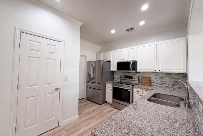 Photo 10 of 31 of 5641 S 10th Dr, Phoenix, AZ