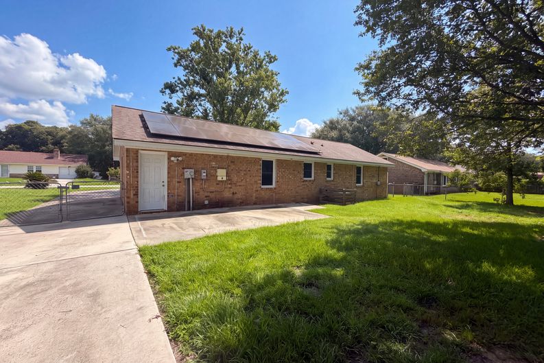 Photo 15 of 18 of 1110 Stuart Dr, Moncks Corner, SC