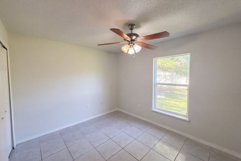Photo 11 of 16 of 23 Peterlee Ct, Kissimmee, FL