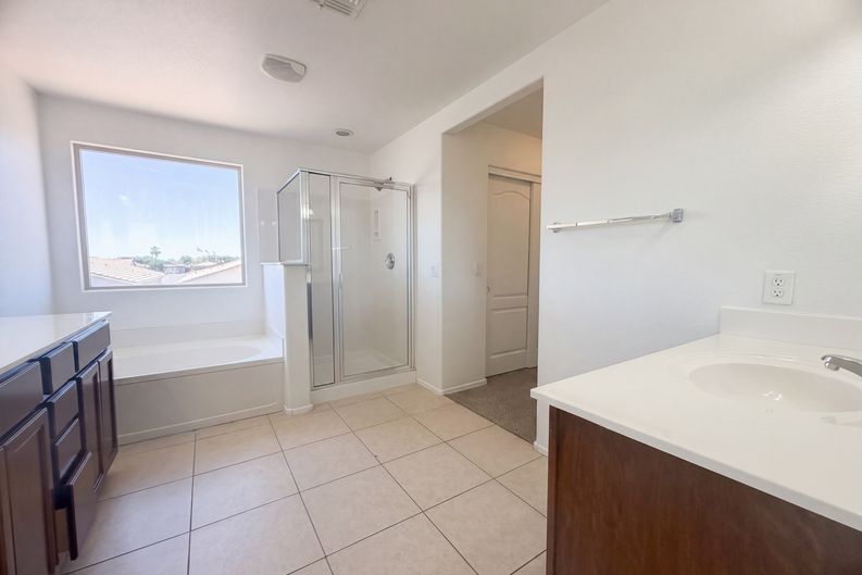 Photo 9 of 18 of 1043 E Daniella Dr, San Tan Valley, AZ