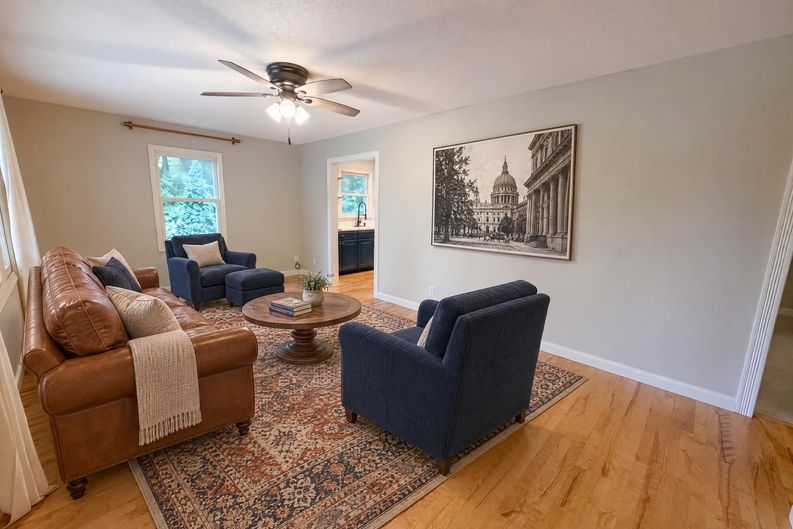 Photo 3 of 16 of 6710 Hopi Rd, Chanhassen, MN