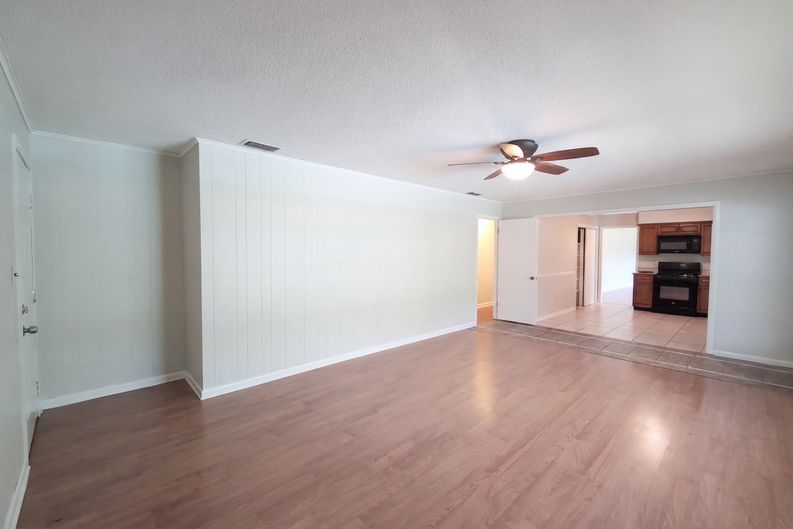 Photo 9 of 28 of 1310 SE 38th Ct, Ocala, FL