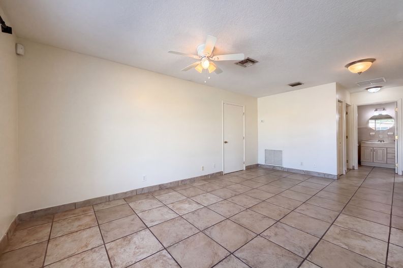 Photo 6 of 20 of 1418 S K St, Lake Worth Beach, FL