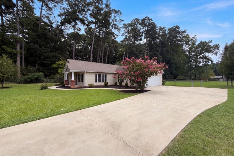 Photo 18 of 26 of 225 Vineyard Dr, Salisbury, NC