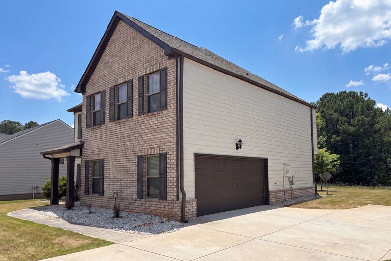 Photo 31 of 33 of 1300 Mills Cove Dr, Covington, GA