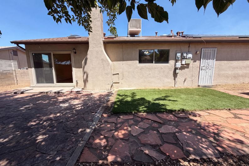 Photo 5 of 22 of 6908 Welton Dr NE, Albuquerque, NM