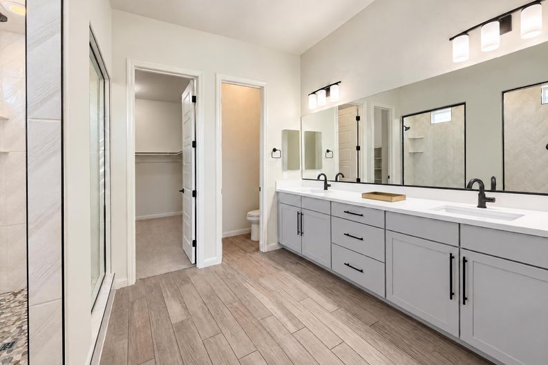 Photo 12 of 22 of 6137 Bugsy St, North Las Vegas, NV