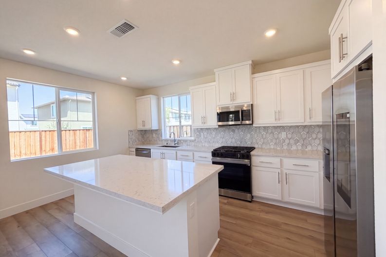 Photo 20 of 49 of 5699 Kusnick Ave, Tracy, CA