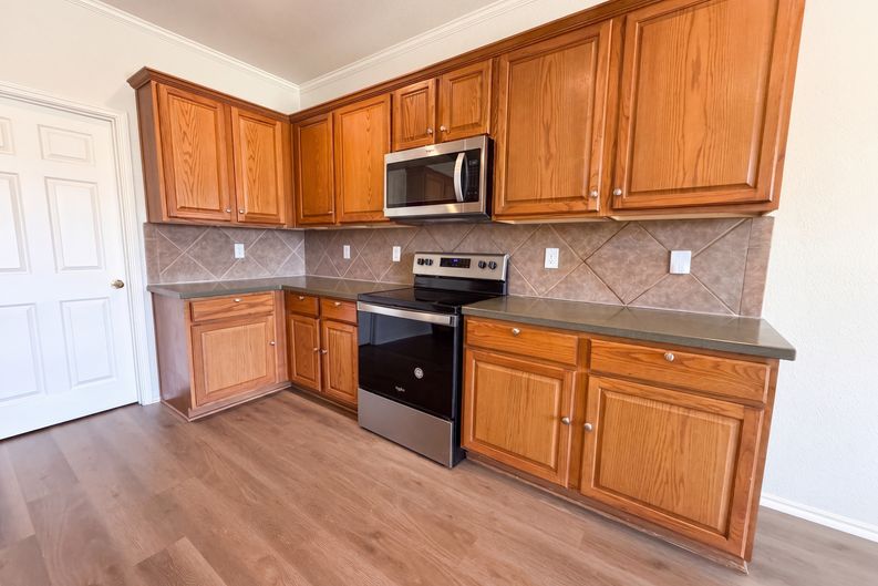 Photo 9 of 24 of 129 Carmel Dr, Cibolo, TX