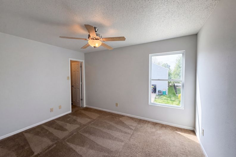 Photo 14 of 17 of 925 Harbon Dr, Franklin, IN