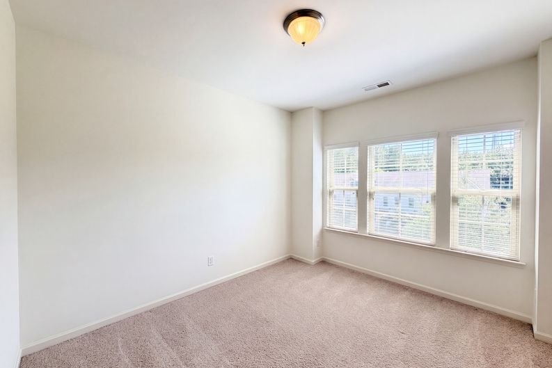 Photo 10 of 21 of 9431 Ainslie Downs St, Charlotte, NC