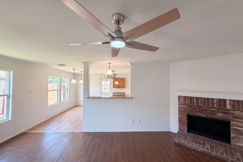 Photo 7 of 18 of 6200 St James Pl, Denton, TX