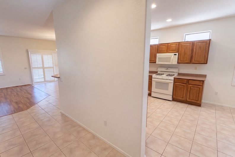 Photo 8 of 34 of 17220 W Cordova Ct, Surprise, AZ