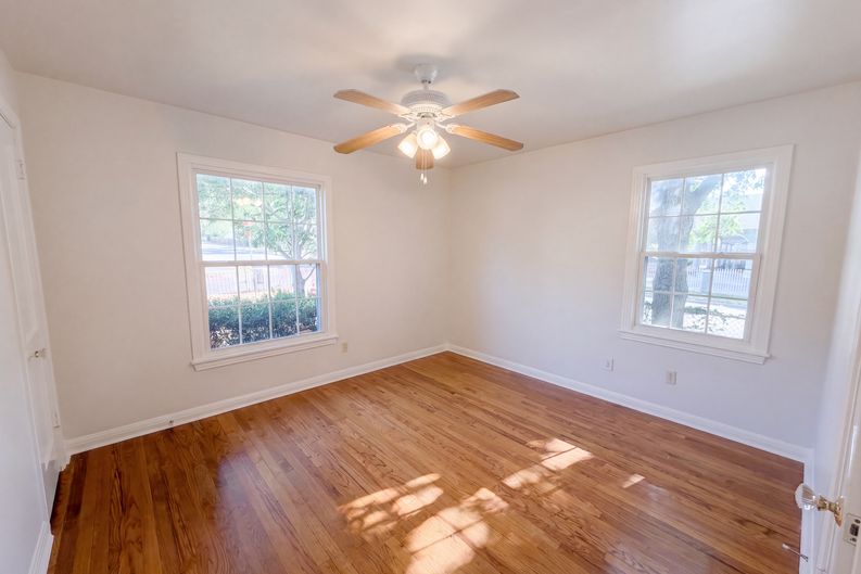 Photo 11 of 17 of 3802 Poinsettia Dr, Dallas, TX