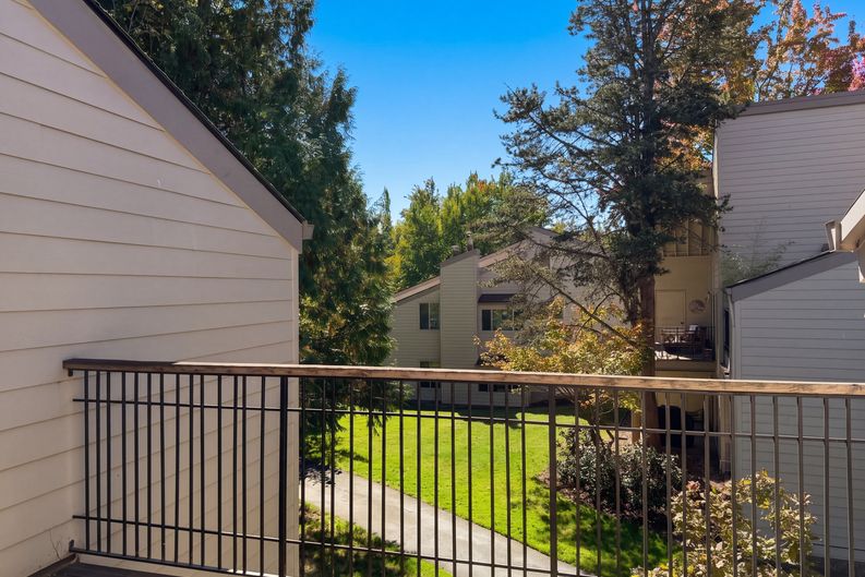 Photo 5 of 25 of 11776 SW Boones Bend Dr, Beaverton, OR